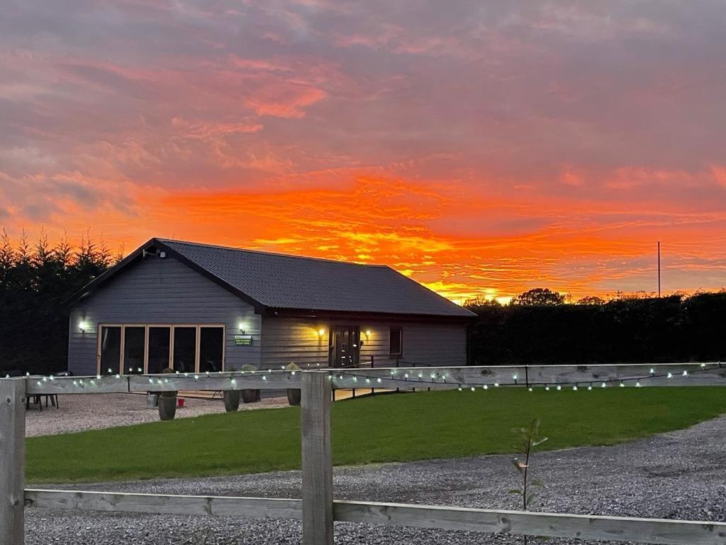 King Richard'S Luxury Lodge - Sleeps Up To 8 ,Dog Friendly ,Near Sherwood Forest At Fairview Farm In Nottingham Set In 88 Acres And Great For Groups,Family Gatherings,Corporate Events Kültér fotó