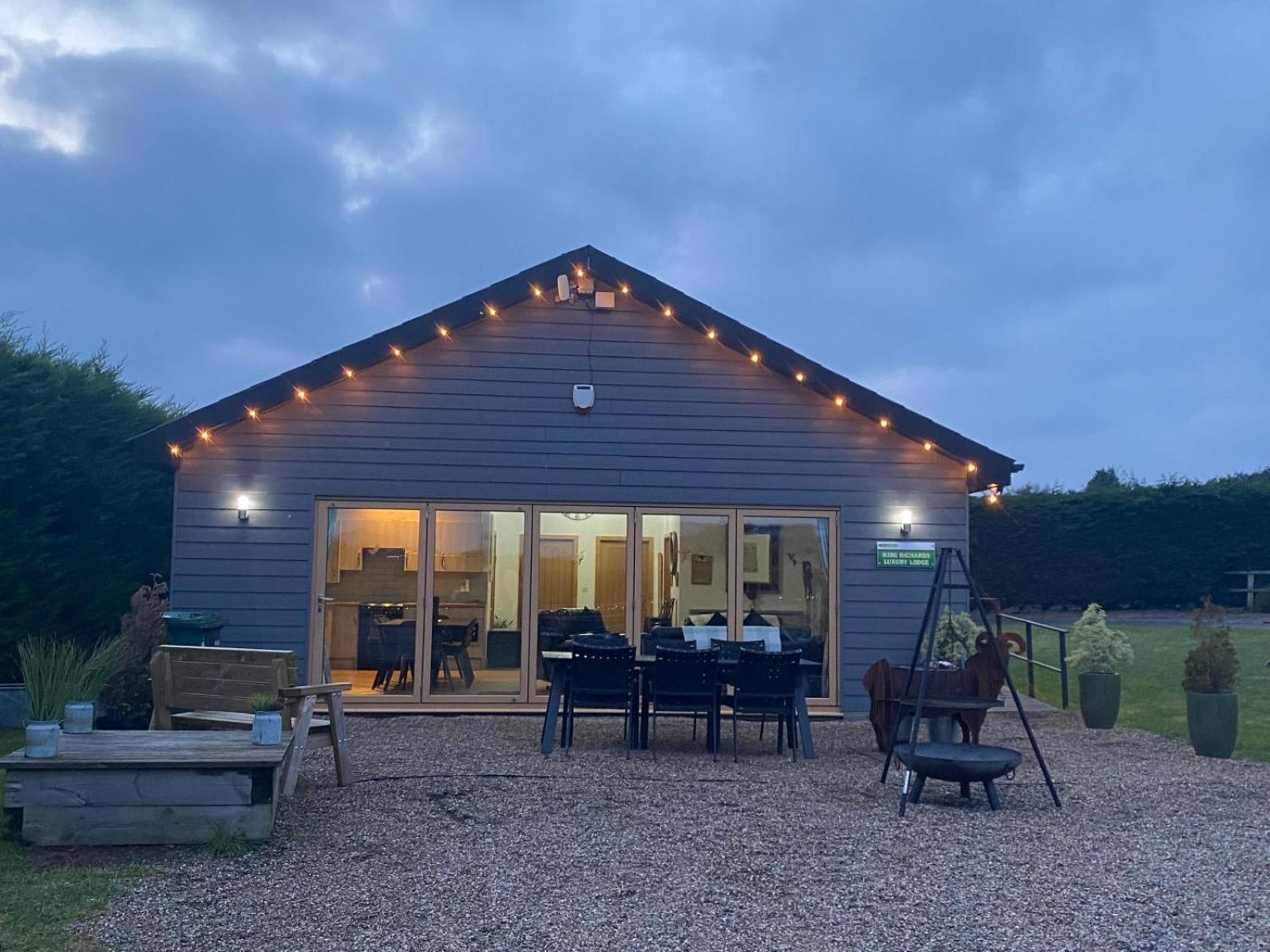 King Richard'S Luxury Lodge - Sleeps Up To 8 ,Dog Friendly ,Near Sherwood Forest At Fairview Farm In Nottingham Set In 88 Acres And Great For Groups,Family Gatherings,Corporate Events Kültér fotó
