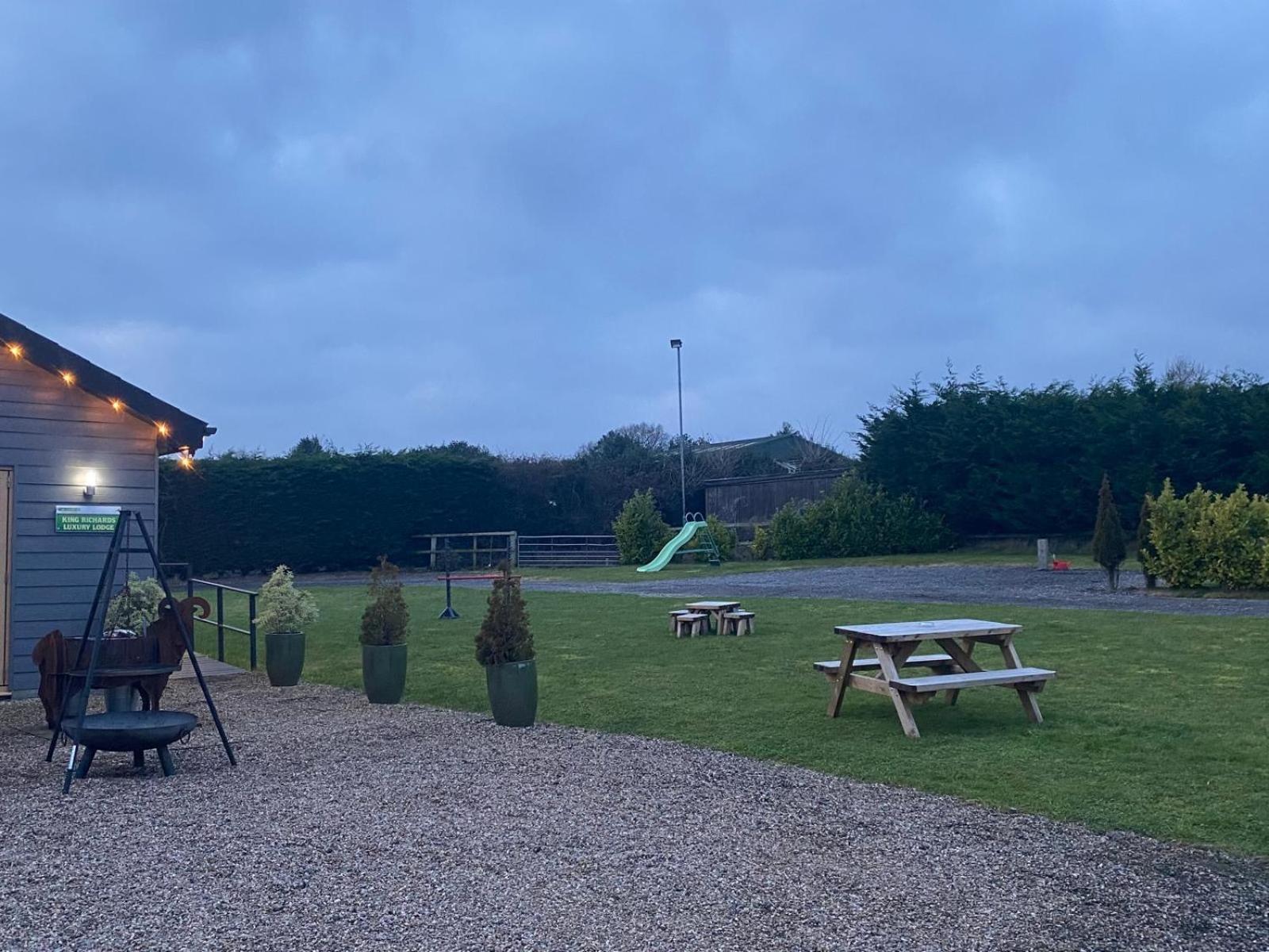 King Richard'S Luxury Lodge - Sleeps Up To 8 ,Dog Friendly ,Near Sherwood Forest At Fairview Farm In Nottingham Set In 88 Acres And Great For Groups,Family Gatherings,Corporate Events Kültér fotó