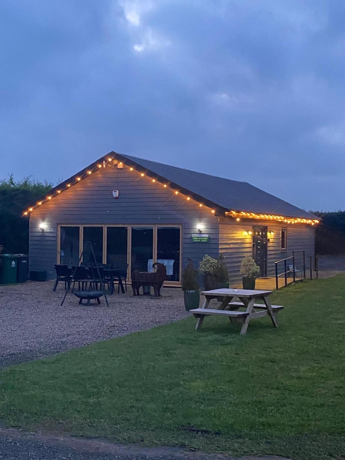 King Richard'S Luxury Lodge - Sleeps Up To 8 ,Dog Friendly ,Near Sherwood Forest At Fairview Farm In Nottingham Set In 88 Acres And Great For Groups,Family Gatherings,Corporate Events Kültér fotó